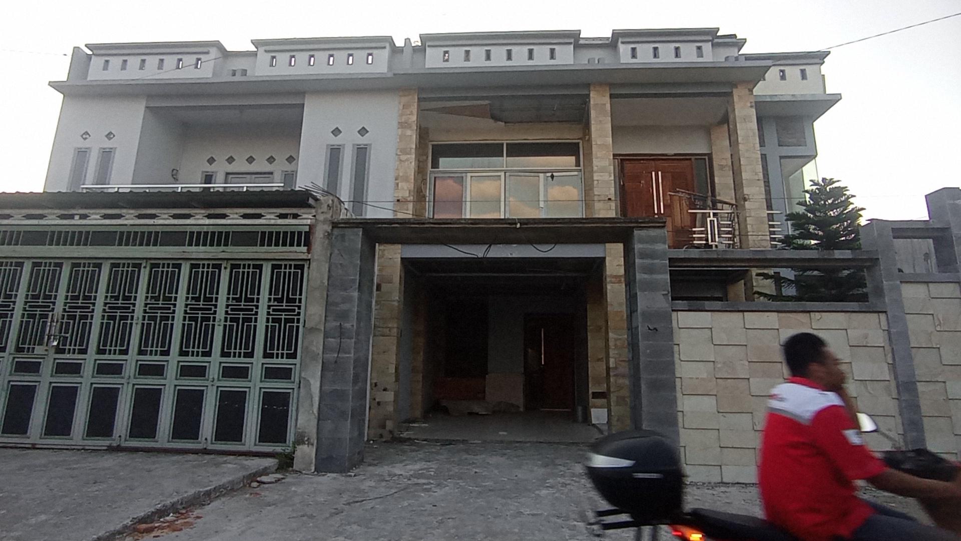 Jarang Terlihat, Nasrul Nasir Alias Saru Suami Nur Utami Dikenal Royal, Kerap Umrahkan Tetangga