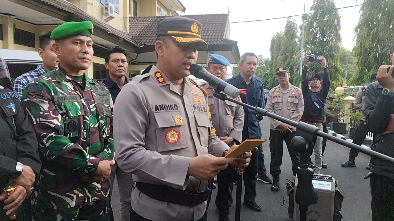 Saat-Kapolres-Parepare-didampingi-TNI-Polri-20222.jpg