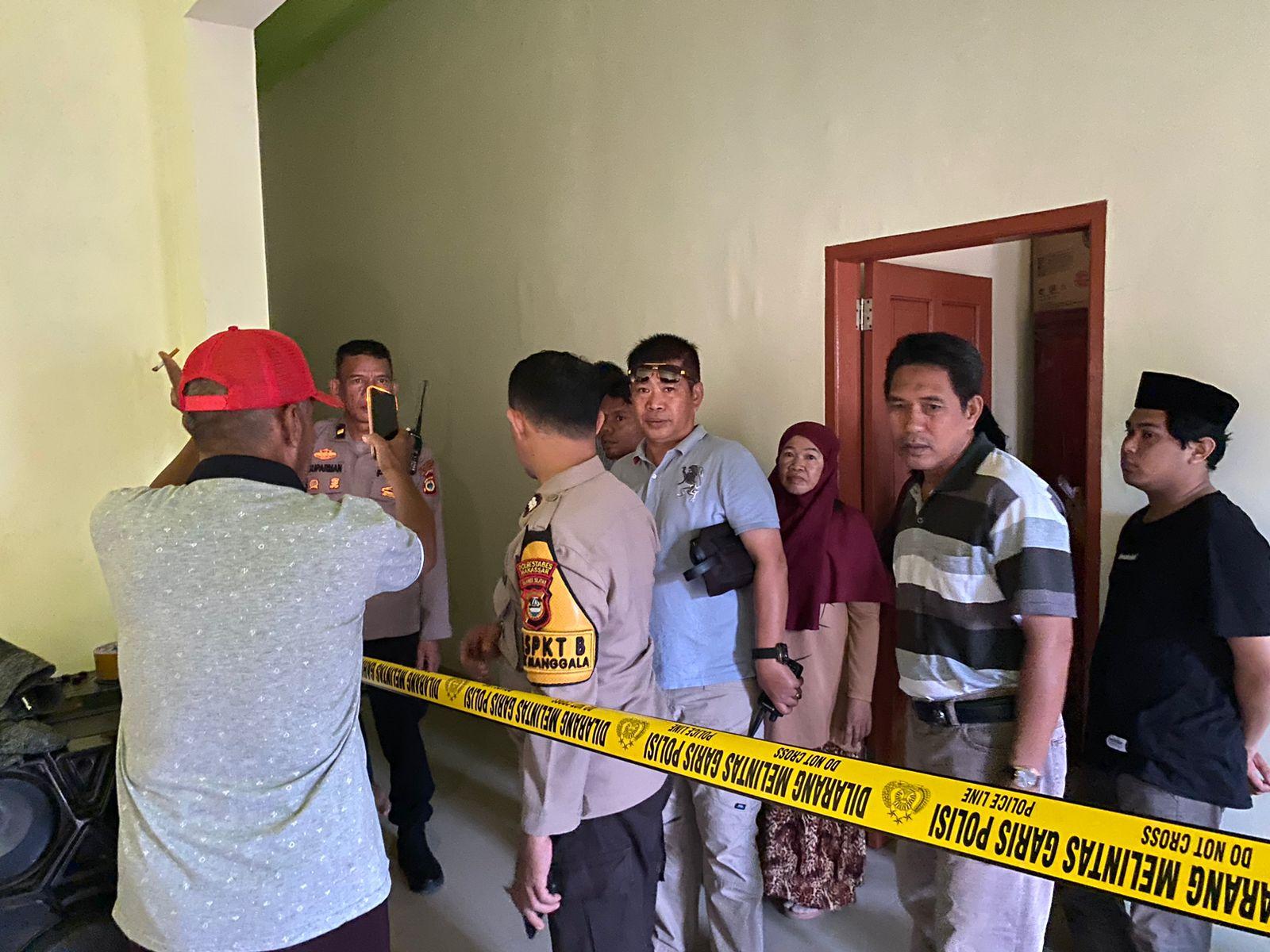 Saat-personel-Polsek-Manggala-mendatangi-lokasi-Yunus-ditemukan-tewas-dalam-rumah.jpg