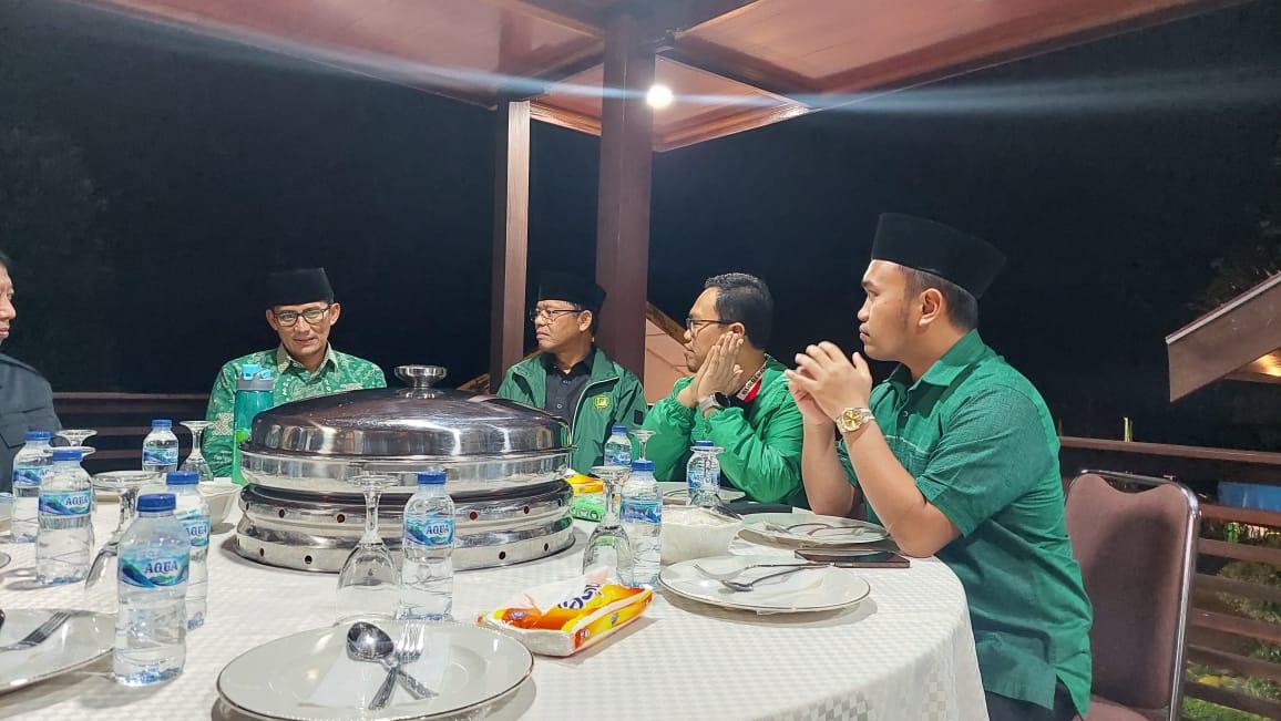 Sandiaga-Uno-berbincang-dengan-Plt-Ketua-Umum-PPP-Muhammad-Mardiono-Amir-Uskara.jpg