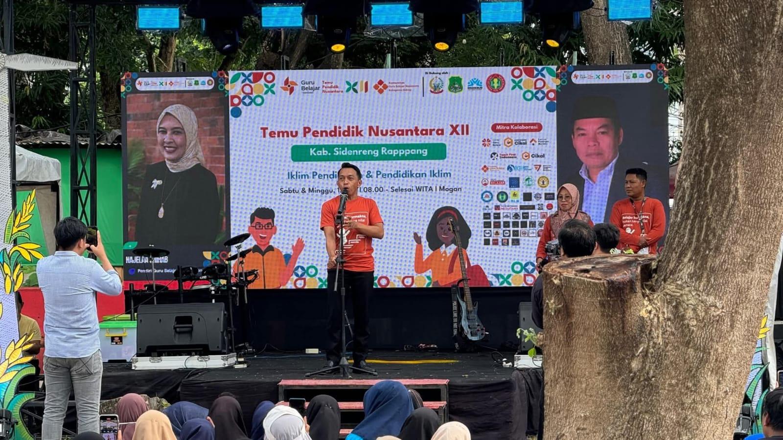 Refleksi Guru Belajar 2025 Meriahkan Saromase UMKM Fest Sidrap