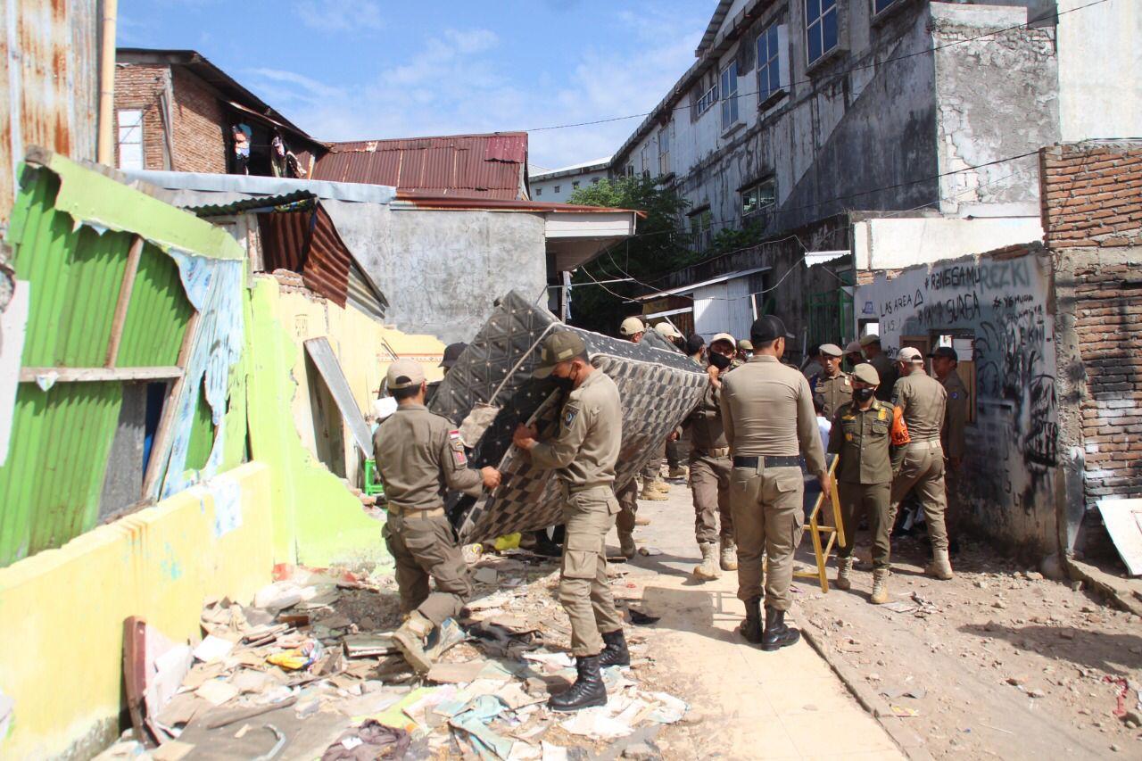 Satpol-PP-SUlsel-bongkar-bangunan.jpg