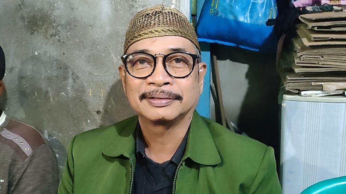 Saudara-Korban-Mahir-Gani-saat-ditemui-di-kediaman-duka.jpg