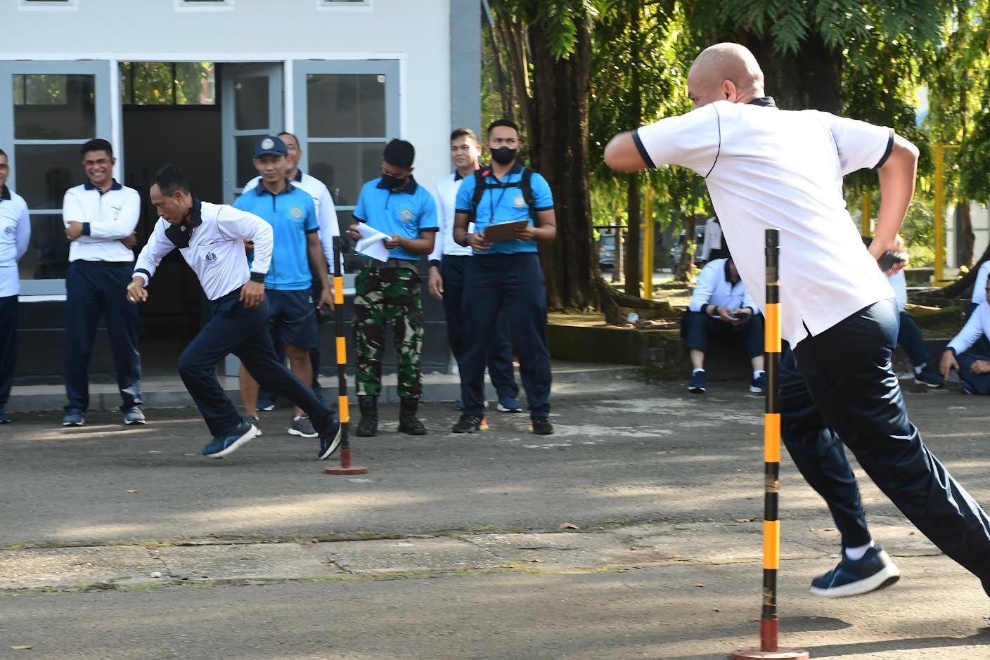 Sejumlah-Pamen-dan-Pama-Lantamal-VI-Makassar-melaksanakan-test-kesegaran-jasmani-Garjas-1.jpg<pf>Sejumlah-Pamen-dan-Pama-Lantamal-VI-Makassar-melaksanakan-test-kesegaran-jasmani-Garjas-2.jpg<pf>Sejumlah-Pamen-dan-Pama-Lantamal-VI-Makassar-melaksanakan-test-kesegaran-jasmani-Garjas-3.jpg<pf>Sejumlah-Pamen-dan-Pama-Lantamal-VI-Makassar-melaksanakan-test-kesegaran-jasmani-Garjas-4.jpg<pf>Sejumlah-Pamen-dan-Pama-Lantamal-VI-Makassar-melaksanakan-test-kesegaran-jasmani-Garjas-5.jpg