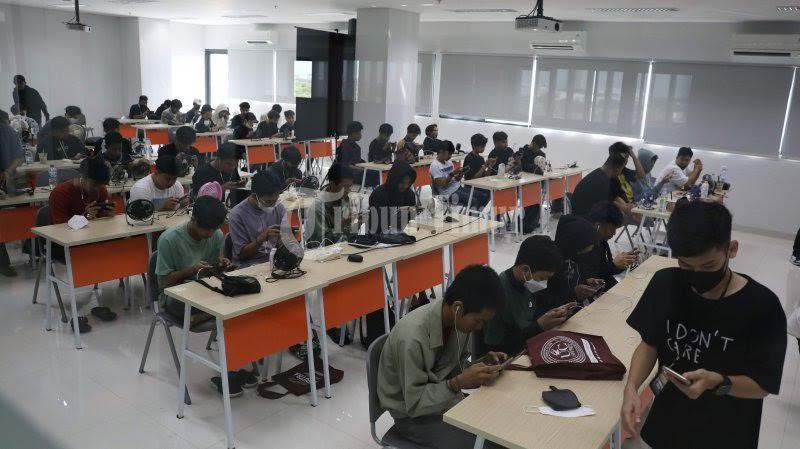 Sejumlah-peserta-mengikuti-babak-penyisihan-kegiatan-Esports-Tournament-1.jpg<pf>Sejumlah-peserta-mengikuti-babak-penyisihan-kegiatan-Esports-Tournament-2022-2.jpg<pf>Sejumlah-peserta-mengikuti-babak-penyisihan-kegiatan-Esports-Tournament-2022-3.jpg<pf>Sejumlah-peserta-mengikuti-babak-penyisihan-kegiatan-Esports-Tournament-2022-4.jpg<pf>Sejumlah-peserta-mengikuti-babak-penyisihan-kegiatan-Esports-Tournament-2022-5.jpg