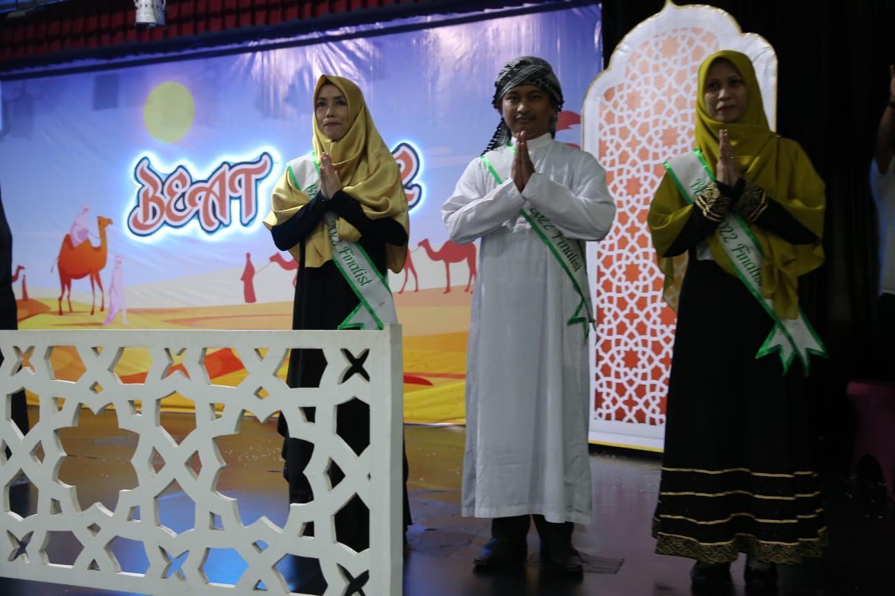 Sekolah-Islam-Athirah-memberikan-hadiah-paket-Umrah-tiga-guru-pemenang-ajang-BEAT.jpg
