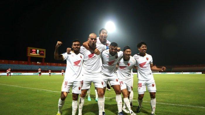 Selebrasi-gol-Wiljan-Pluim-dan-pemain-pemain-PSM-Makassar.jpg