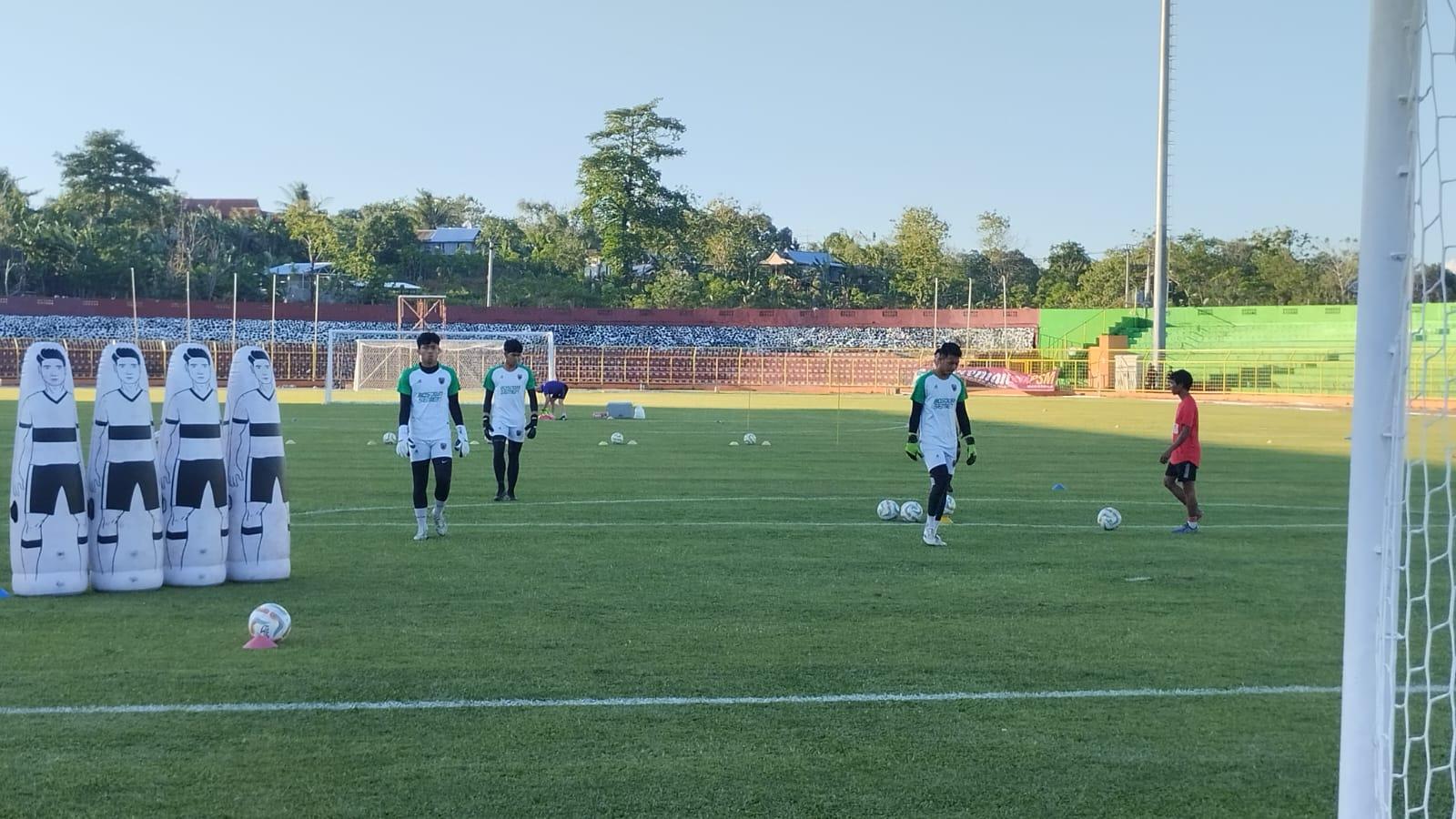 Sesi-official-training-PSM-Makassar-jelang-menghadapi-Persik-Kediri.jpg