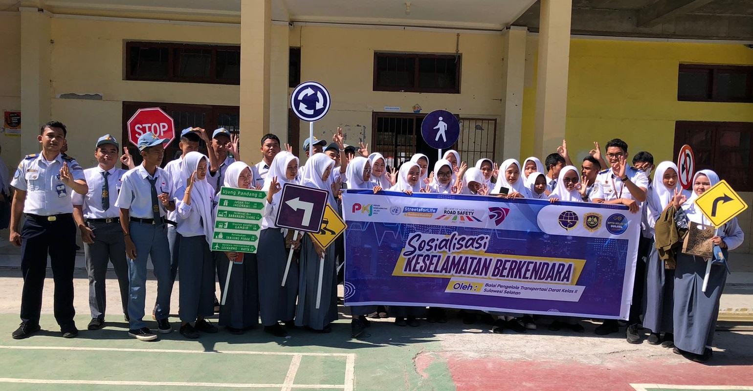 Siswa-SMKN-1-Makassar-diedukasi-tentang-keselamatan-jalan-dan-tertib-berlalu-lintas-231.jpg