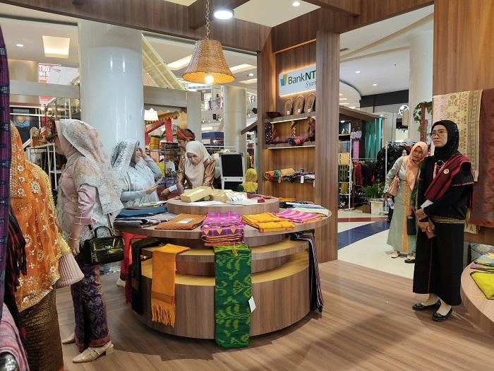 Wastra Nusantara hingga Kerajinan Anyaman Ubah Lorong-lorong TSM Makassar - Tribun-timur.com