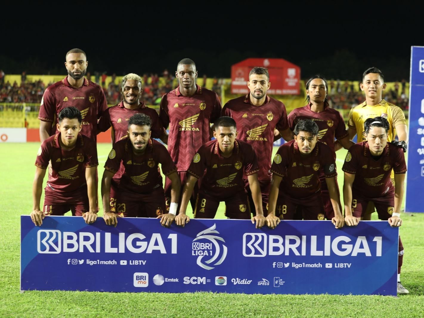 makassar/Starting-eleven-PSM-Makassar-saat-lawan-Persis-Solo-di-Stadion-BJ-Habibie.jpg