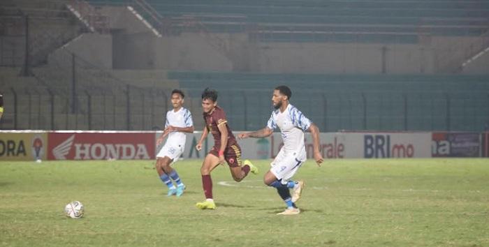 Striker-PSM-Makassar-Ricky-Pratama-saat-lawan-PSIS-Semarang-f.jpg