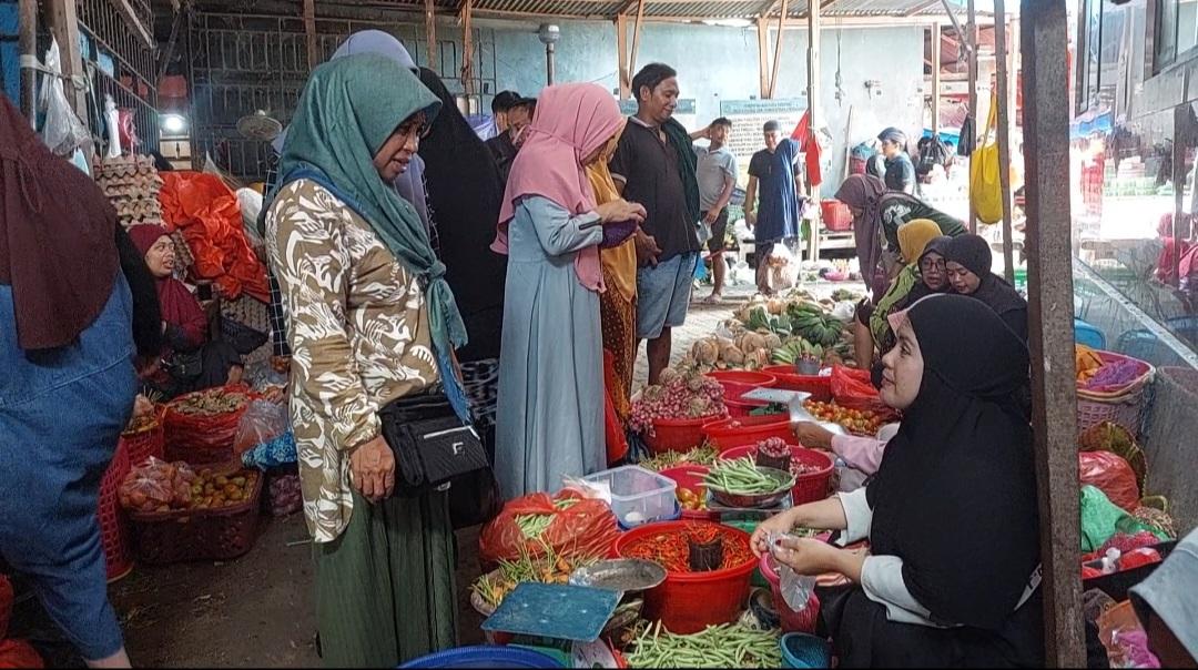 Pedagang Pasar Sentral Minta Pemkab Enrekang Cek Ulang Data Penerima Bansos
