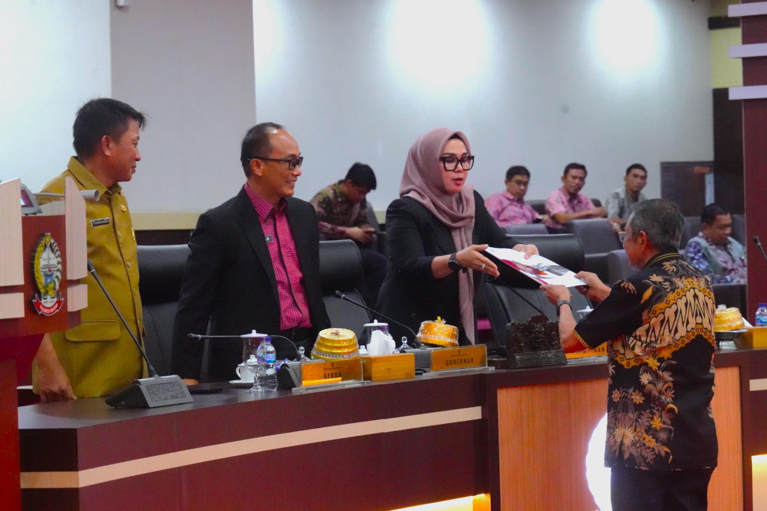 Suasana-Rapat-Paripurna-DPRD-dan-Pemprov-Sulsel-0.jpg