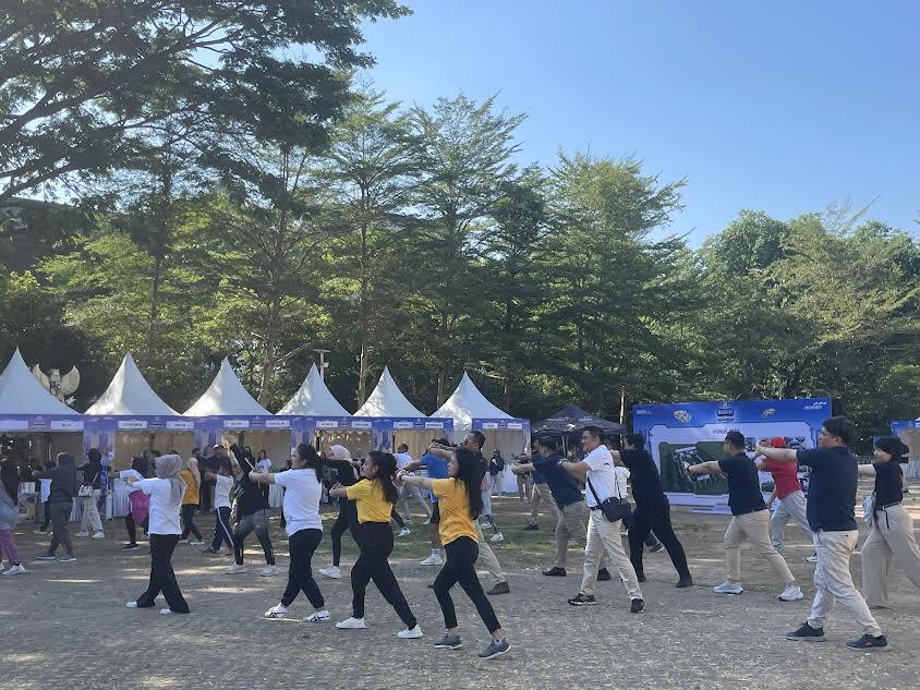 Suasana-Senam-Zumba-dalam-rangka-perayaan-HUT-ke-26-Bank-Mandiri-juu.jpg