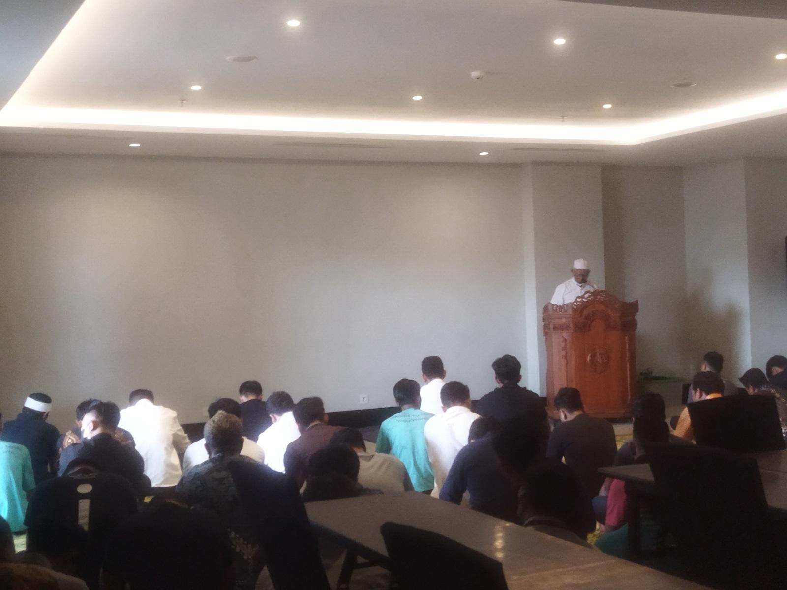 Aktivitas Punggawa PSM : M Arfan, Dallen Doke Hingga Reza Arya Jumatan di Hotel