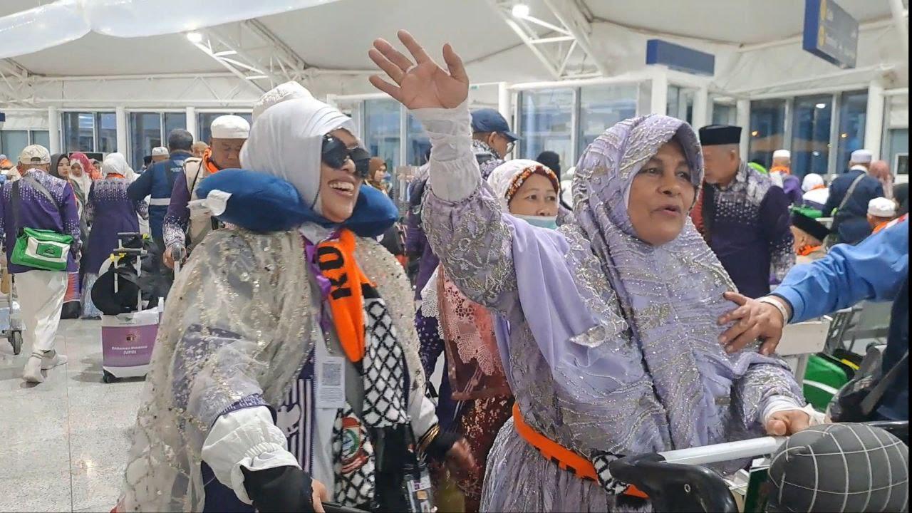 Suasana-jamaah-haji-asal-Kloter-01-Debarkasi-Makassar.jpg