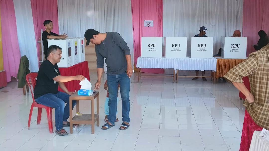 BREAKING NEWS: 283 Warga Bontotangnga Jeneponto Coblos Ulang Capres dan Cawapres