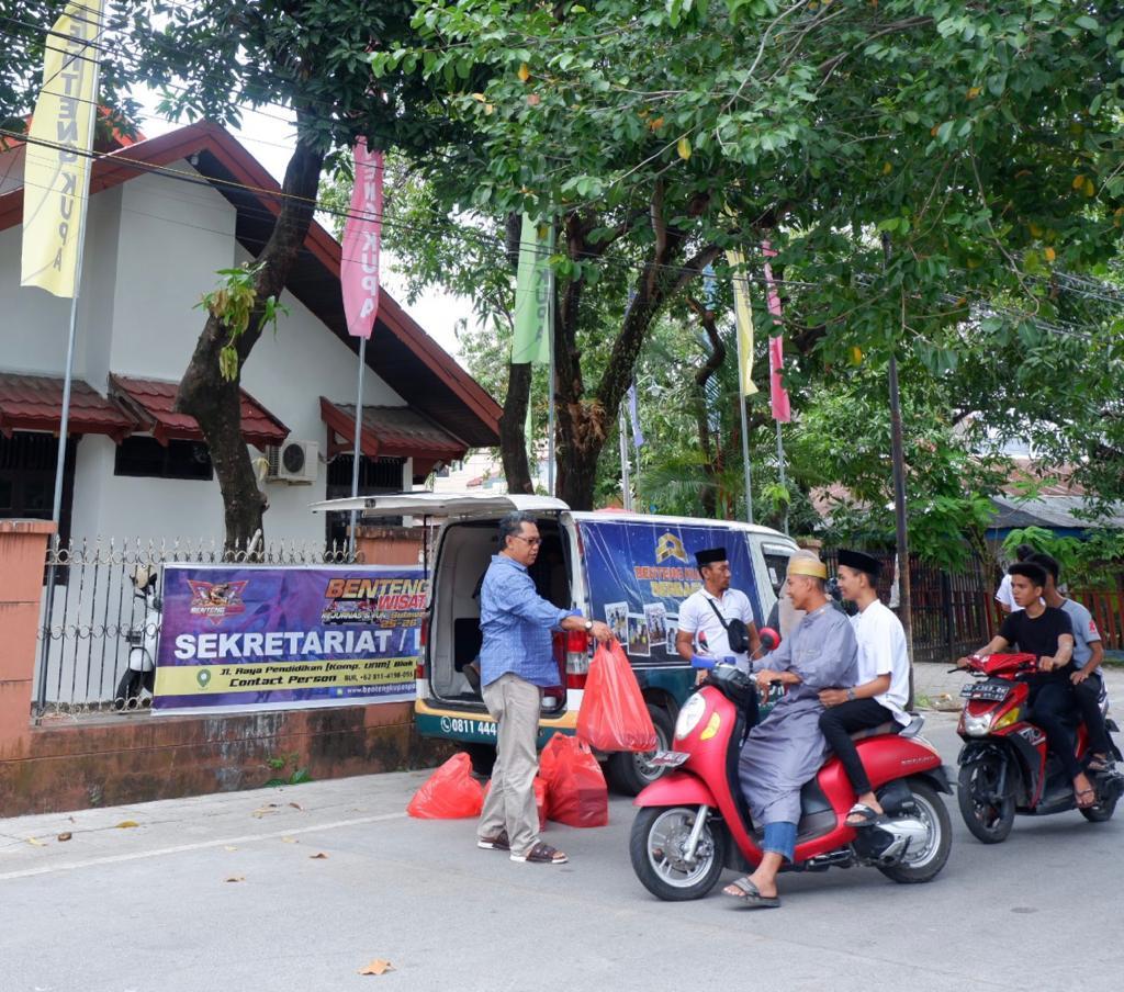 Jumat Berkah, Benteng Kupa Group Bagi 250 Paket Nasi Dos
