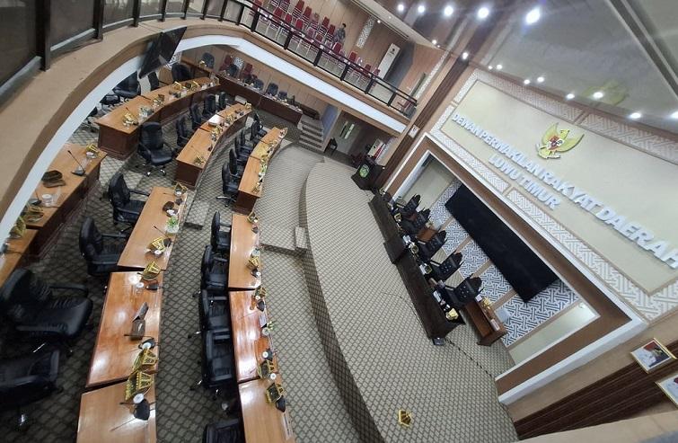 Suasana-ruang-paripurna-DPRD-Luwu-Timur-Sula.jpg