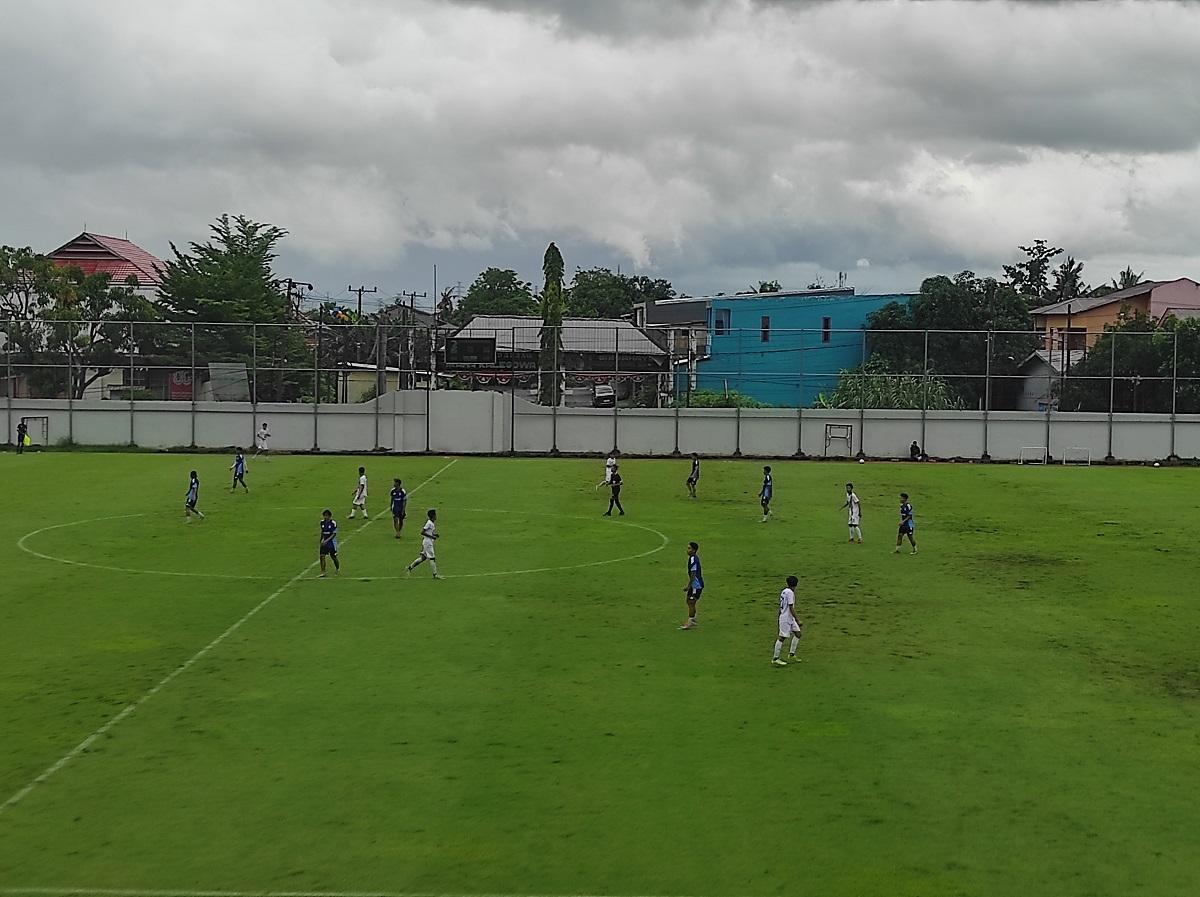 Suasana-uji-coba-PSM-Makassar-vs-Persigowa-di-Stadion-Kalegowa.jpg