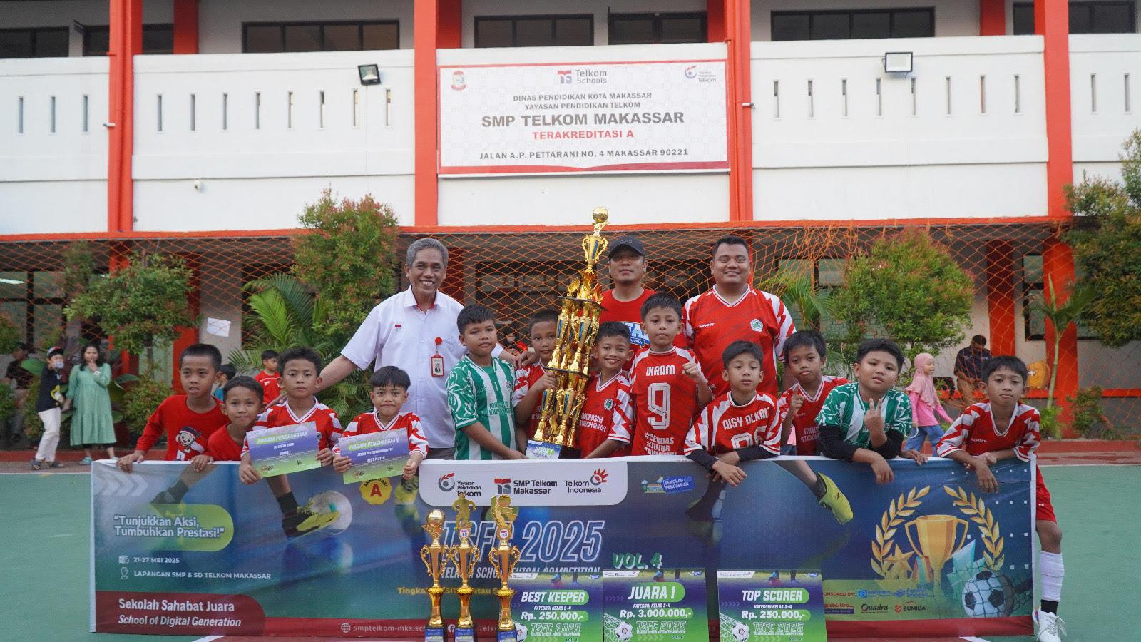 TSFC-2025-Penyerahan-piala-Telkom-Schools-Futsal-Competition-00.jpg