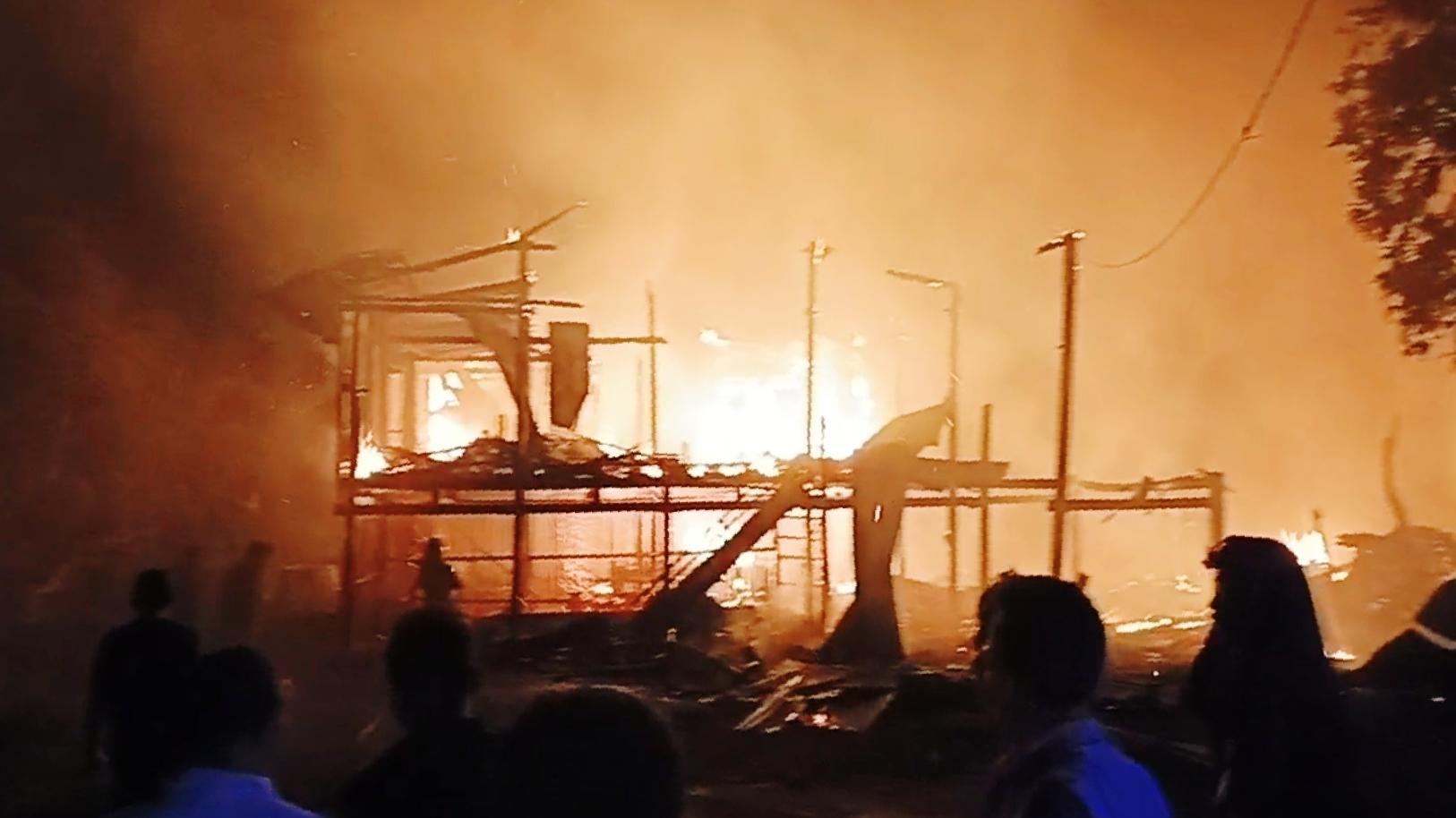 BREAKING NEWS: 3 Rumah Ludes Dilalap Api di Tamarunang Jeneponto Sulsel Jelang Waktu Salat Subuh