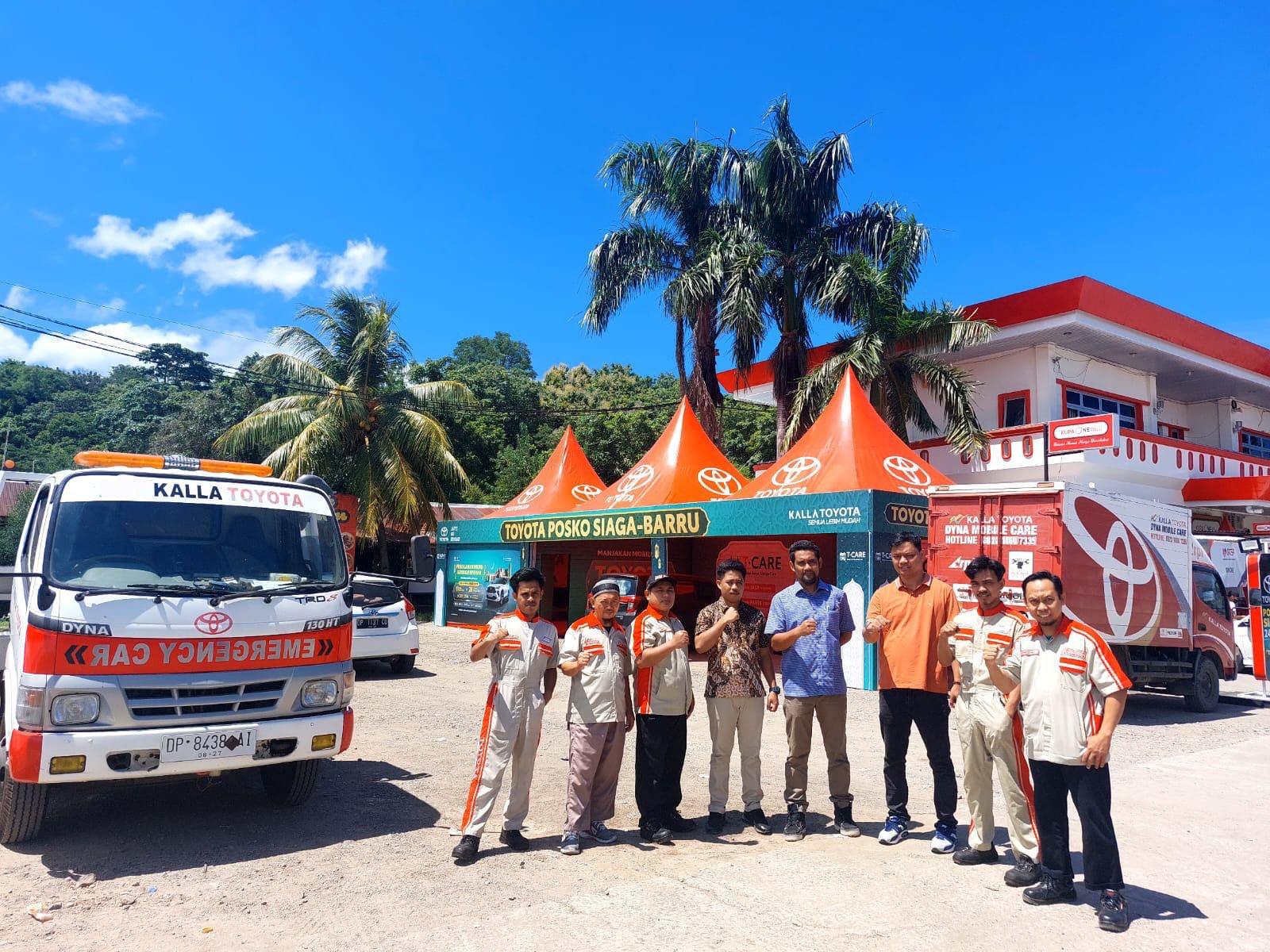 Teknisi-Kalla-Toyota-berfoto-bersama000.jpg