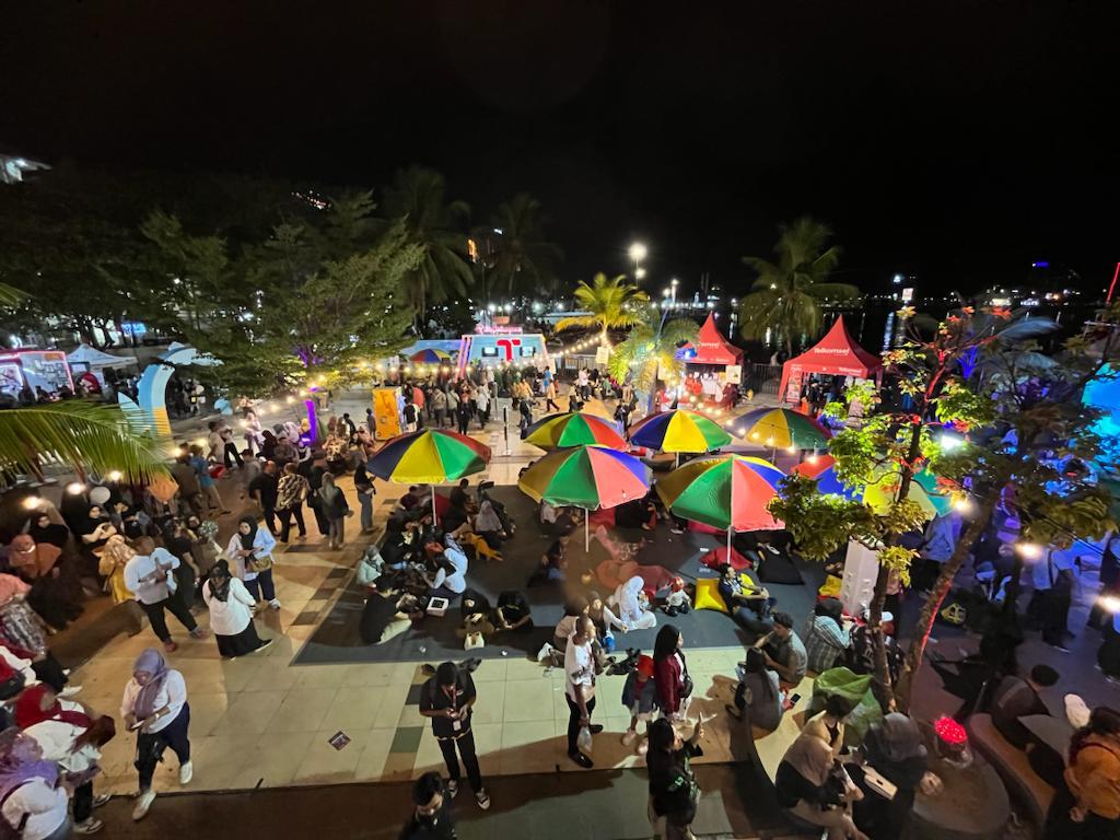 Telkomsel-turut-meramaikan-Makassar-International-Eight-Festival1.jpg