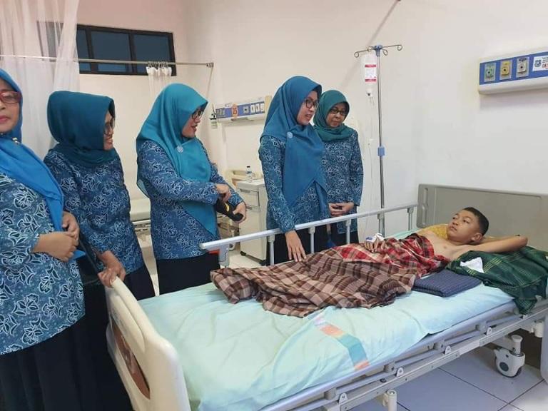 Tim-PKK-kunjungi-pasien-di-RSUD-H-Sulthan-Dg-Radja-Bulukumba.jpg
