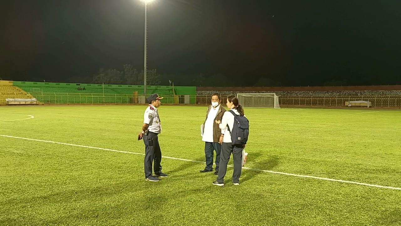 Tim-Perencana-dari-Kementerian-PUPR-sedang-melakukan-peninjauan-di-Stadion000.jpg