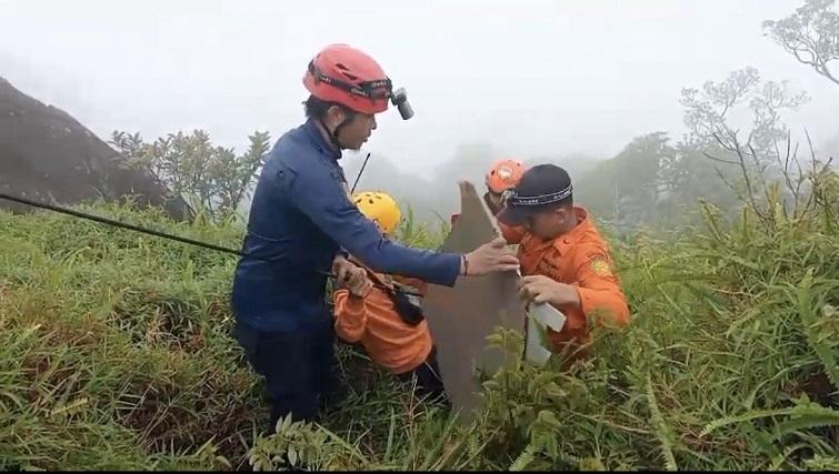 Tim-SAR-gabungan-menemukan-p.jpg