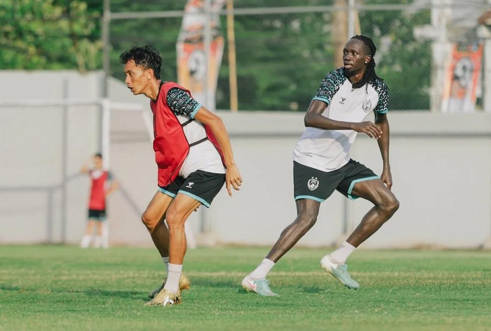 11 Hari 'Hilang' Tito Okello Muncul di Latihan PSM Makassar Jelang Lawan PSS, Yuran-Hilman Absen?