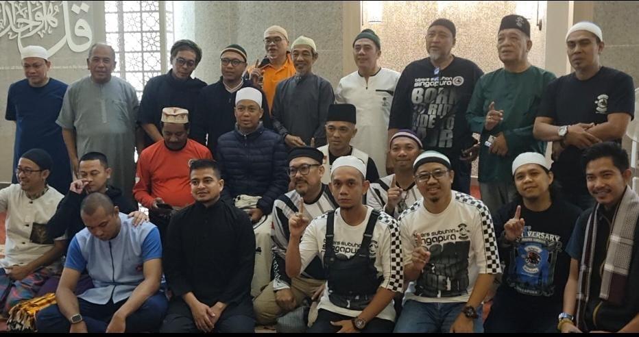 Ustaz-Dasad-Latif-berkesempatan-salat-berjemaah-subuh-di-Masjid-Al-Falah.jpg