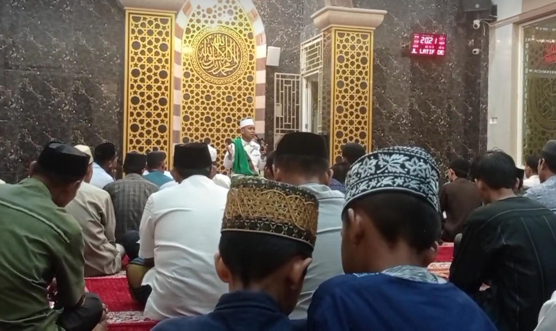 Ustaz-Dasad-Latif-saat-ceramah-di-Masjid-Bani-Abdul-Latif12.jpg