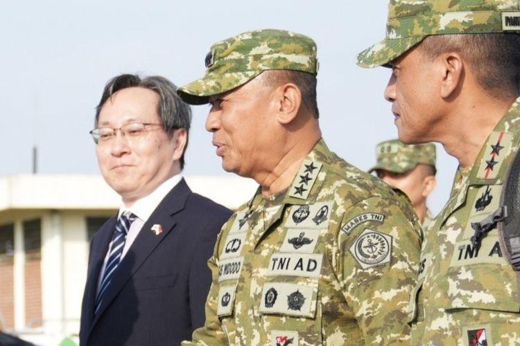 WAKIL-BIN-Letjen-TNI-Agus-Widodo-saat-menyambut-Menteri-Pertahanan.jpg