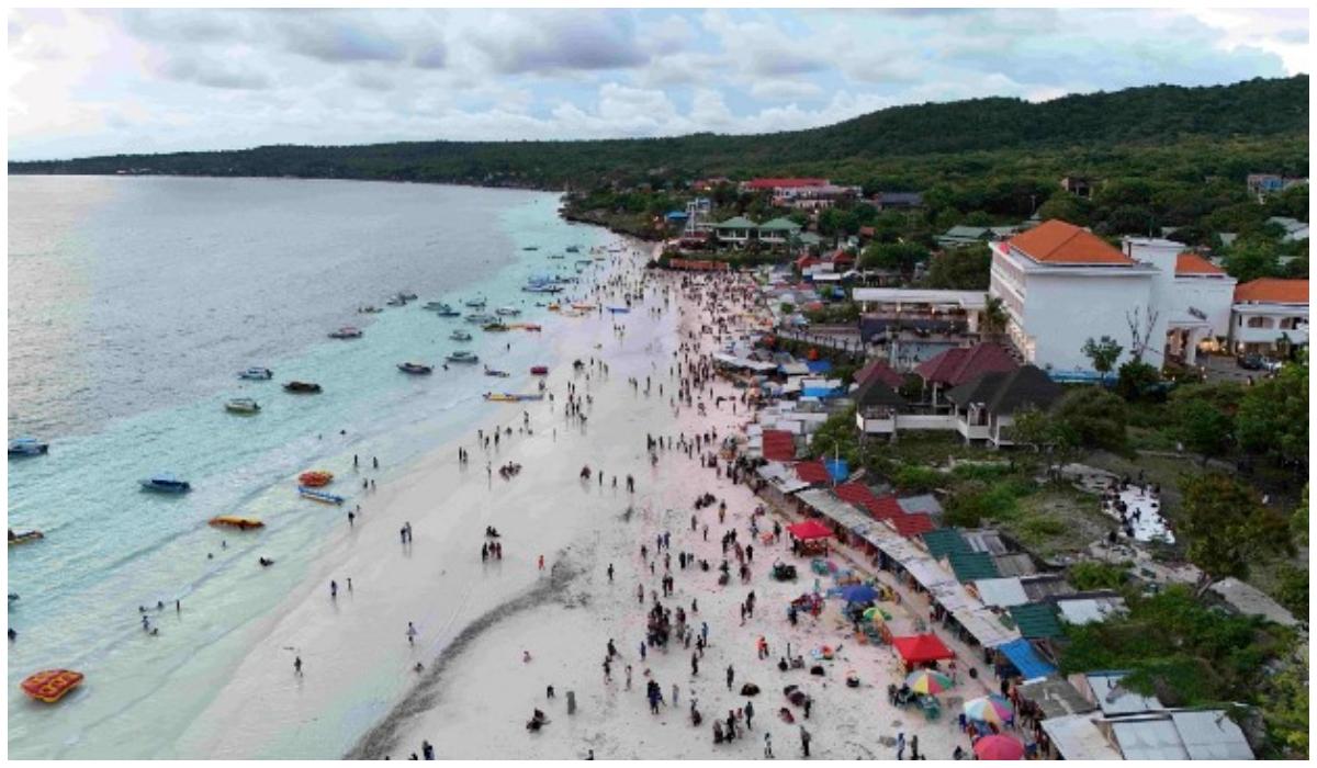 WISATA-BULUKUMBA-Pengunjung-wisata-Pantai-Pasir-Putih-Bira.jpg