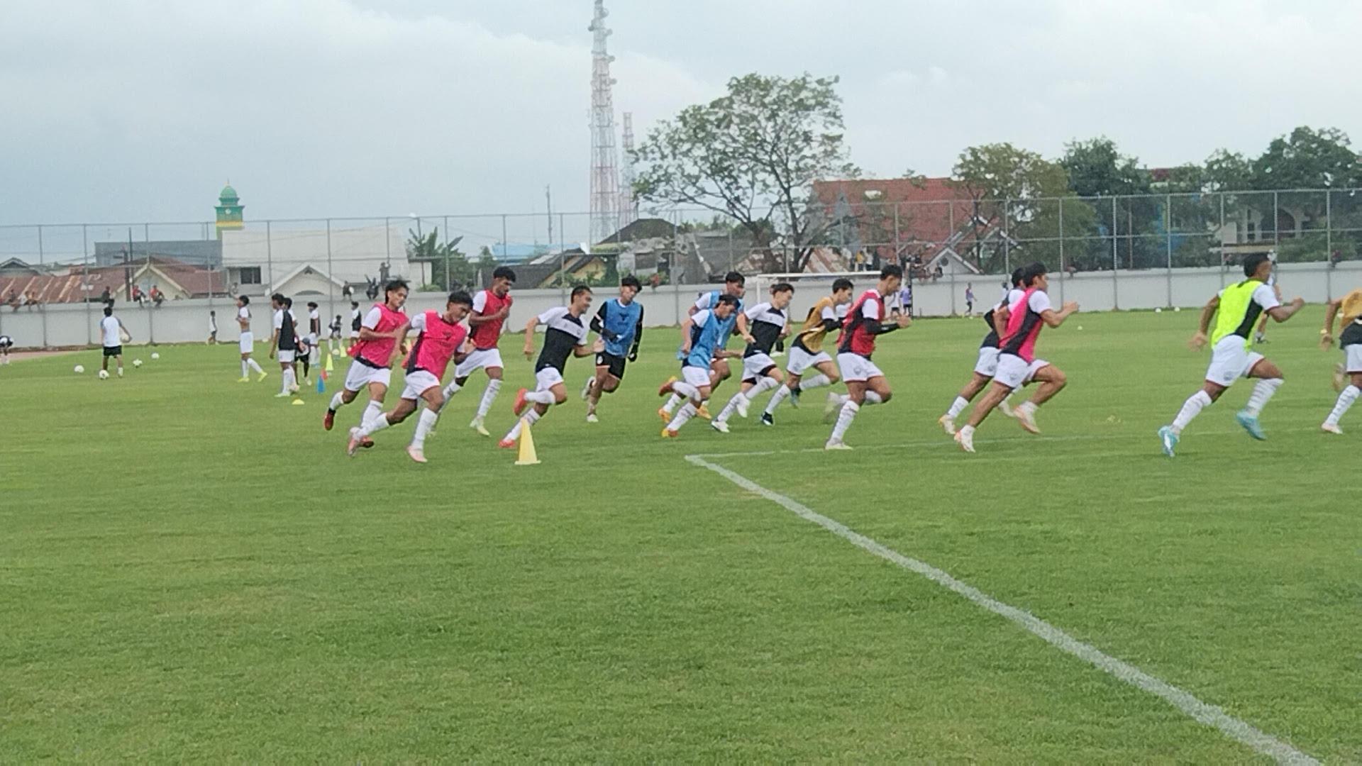 Wajah-baru-di-latihan-perdana-PSM-Makassar-di-lapangan-Kalegowa0.jpg