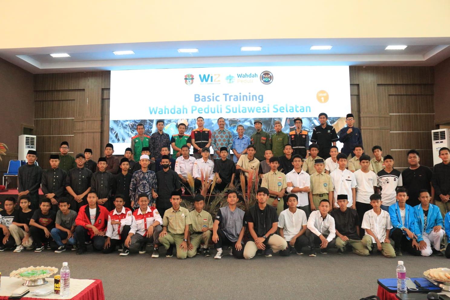 Wakil-Bupati-Wajo-pemateri-Basic-Training-Wahdah-Peduli-Sulawesi-Selatan.jpg