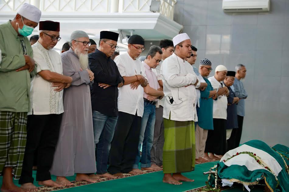 Momen Terakhir Danny Pomanto Lepas Sahabat, Ikut Salat Jenazah Sebelum Donny Kesuma Dikebumikan