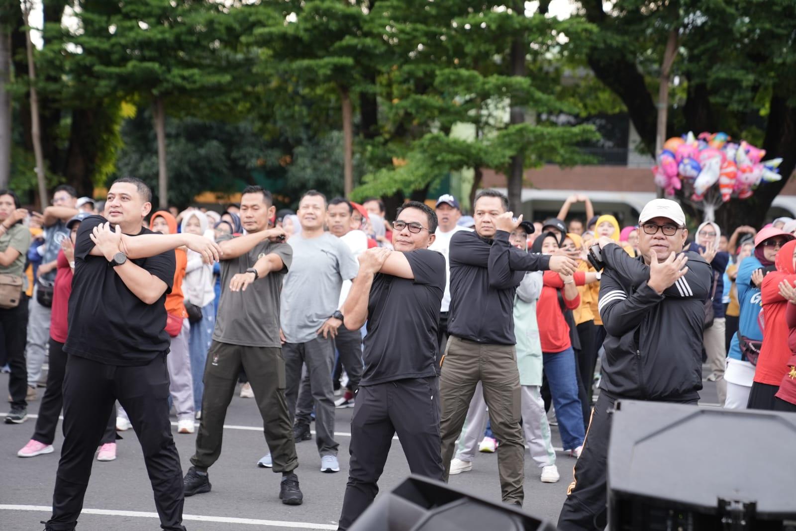 Wali-Kota-Makassar-Munafri-Arifuddin-nampak-mengikuti-senam-dj-Car-Free-Day-Jl-Jenderal.jpg