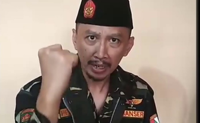 abu-janda-dukung-polisi-banting-mahasiswa.jpg