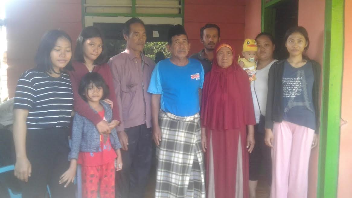 ada-10-warga-sulawesi-tengah_20181011_214645.jpg