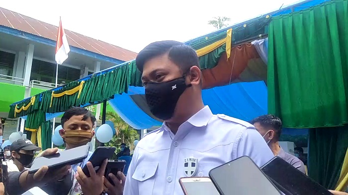 adnan-purichta-menyalurkan-hak-pilihnya-di-tps-003-jl-jl-mesjid-raya.jpg