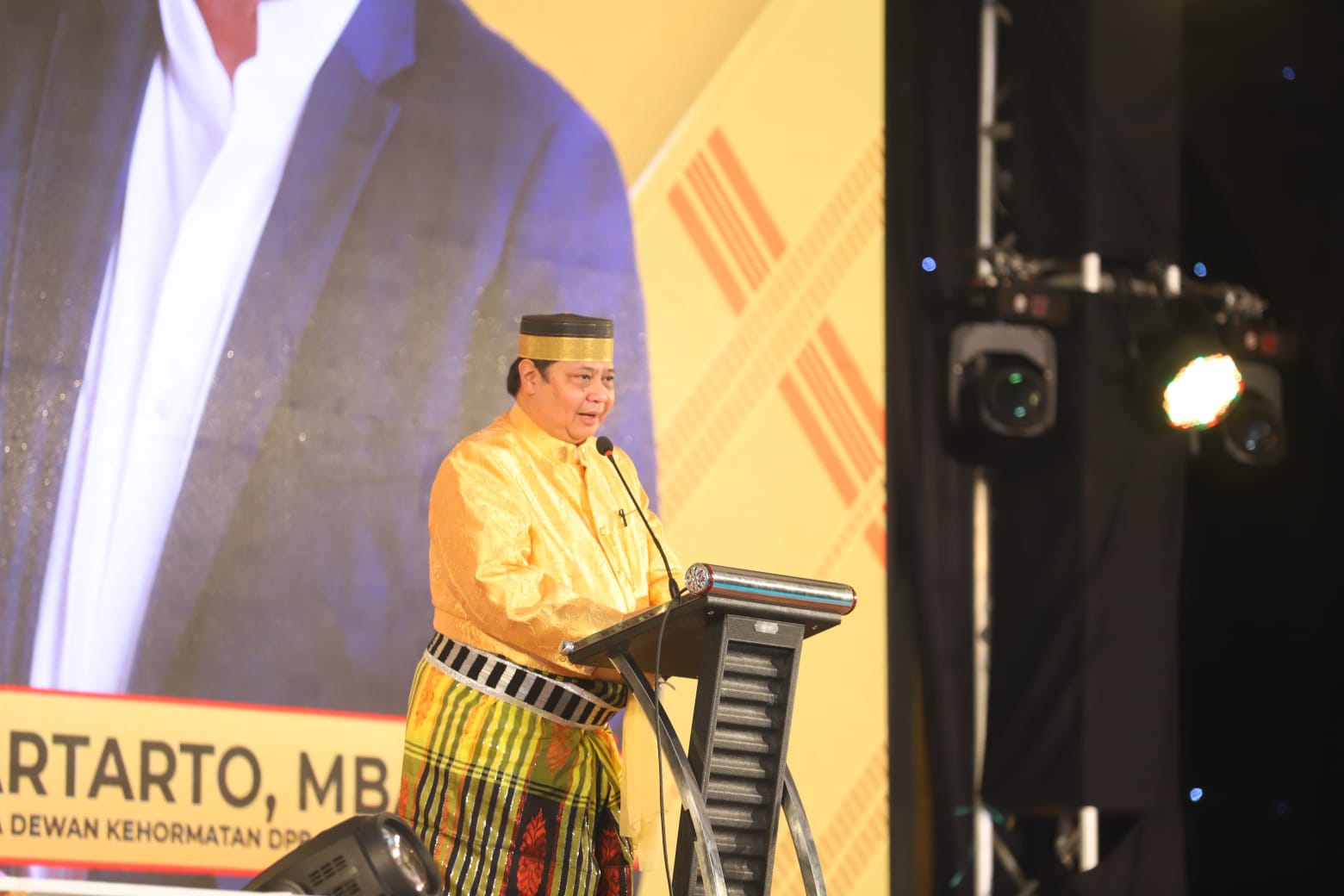 Airlangga Hartarto: Erwin Aksa Penanggung Jawab Relawan, Orang Bugis Pantang Mundur