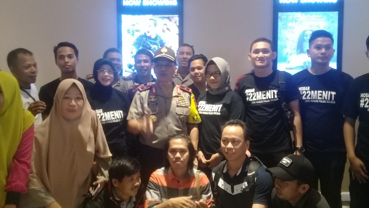 Polda Sulbar Ajak Wartawan Nonton Film 22 Menit di Cinemaxx Matos Mamuju
