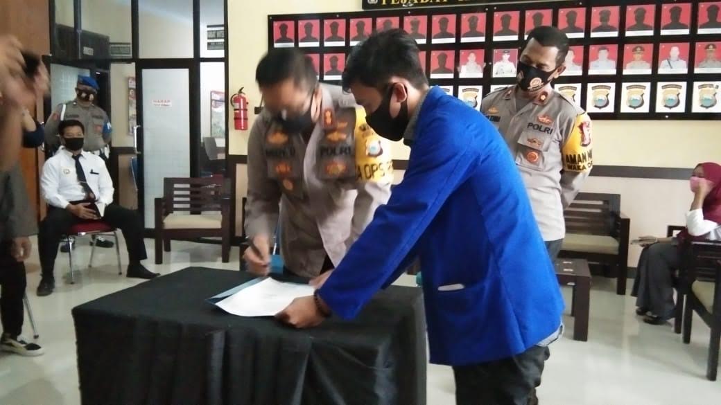 aktivis-pmii-cabang-wajo-mendatangi-mapolres-wajo-senin-2962020.jpg
