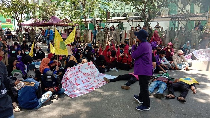 Mahasiswa Tutup Jalan Poros di Hos Cokroaminoto Enrekang, Ini Jalan Alternatif Pengendara