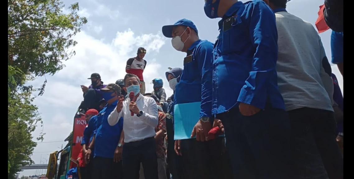 Temui Massa Aksi, Januar Jaury: Masih Ada Ruang Batalkan UU Omnibus Law