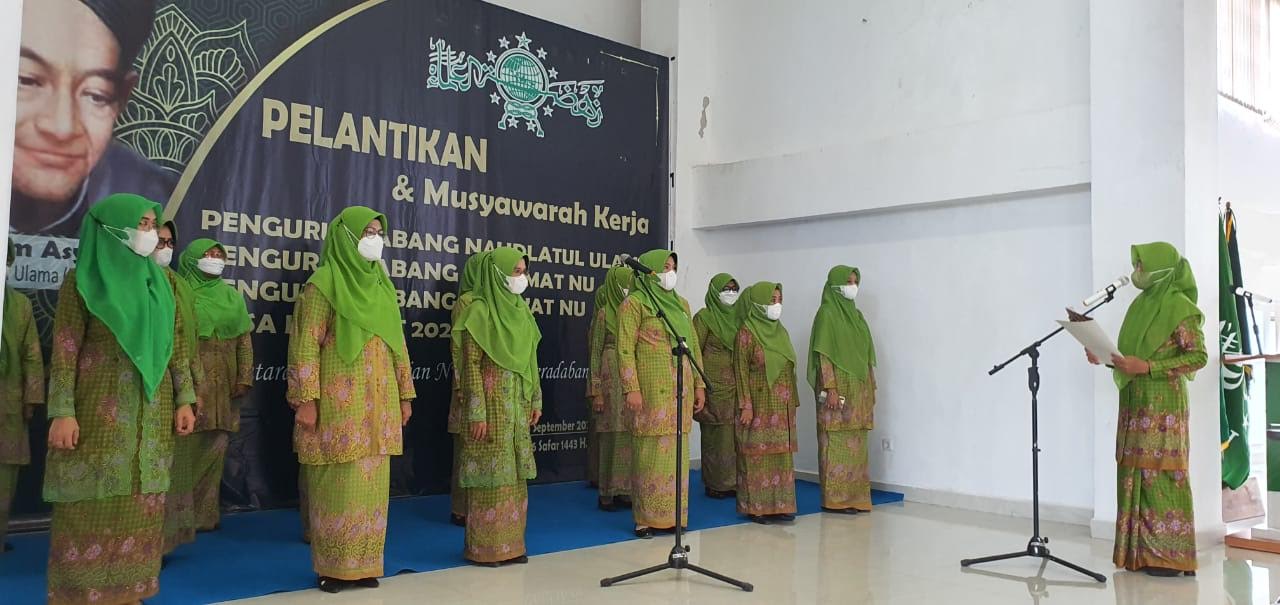 andi-majdah-m-zain-secara-resmi-melantik-pengurus-cabang-muslimat-nu-kabupaten-barru.jpg